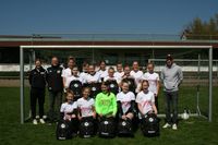Foto Sponsorentermin der C-Juniorinnen der SSV Förste mit Stephan Warmbold